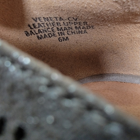 Crown Vintage Silver Metallic Loafers Flats Perforated Size 6 - Picture 16 of 17